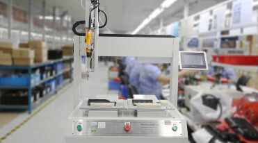 自動ネジ固定機